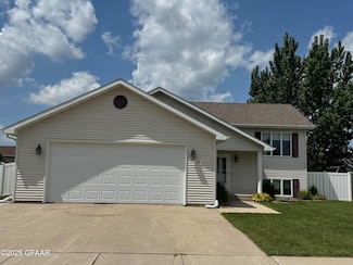 3810 Pendleton Dr, Grand Forks, ND 58201