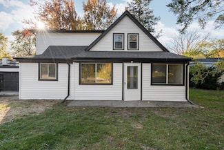 9554 Palmer Rd, Whitmore Lake, MI 48189