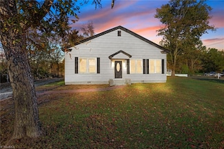 401 Julius Chambers Ave, Mount Gilead, NC 27306