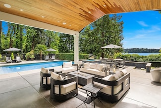 4207 Holly Ln, Mercer Island, WA 98040