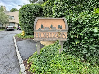 1 Horizon Dr Unit 11, Norwalk, CT 06854