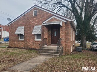 207 S Washington St, Mc Leansboro, IL 62859