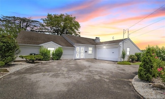 163 Mott St, Oceanside, NY 11572