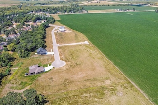2643 Woodside Dr, Beloit, WI 53511
