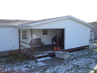 17077 Farmington Rd, West Farmington, OH 44491
