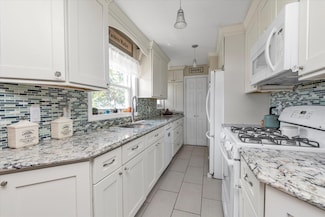 487 Sunnybrook Dr, Oceanside, NY 11572