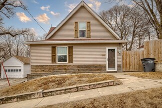 412 Walnut St, Oakland, IA 51560
