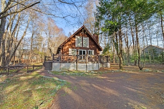 521 Cayuga Dr, Tobyhanna, PA 18466