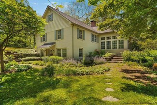 52 Todd Hill Rd, Poughkeepsie, NY 12603