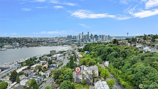 566 Mcgraw St, Seattle, WA 98109