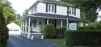 1356 Hope St, Bristol, RI 02809