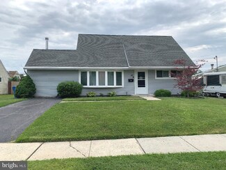 27 Middle Rd, Levittown, PA 19056