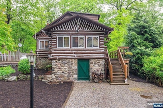 51 Dogwood Ln, Hewitt, NJ 07421