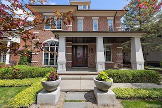 1011 Pierce St, Birmingham, MI 48009