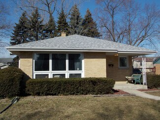 2314 Yeoman St, Waukegan, IL 60087