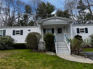100 Cynthia Cir, Seabrook, NH 03874