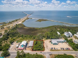 53 E Pine Ave, Eastpoint, FL 32328