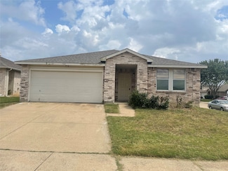 900 Rose Crystal Way, Fort Worth, TX 76179