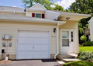 15-2 Dara Dr Unit 14, East Hanover, NJ 07936