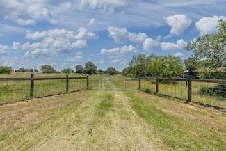 2390 Seiler Rd, Yorktown, TX 78164