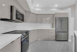 2553 Bay Pointe Dr, Weston, FL 33327