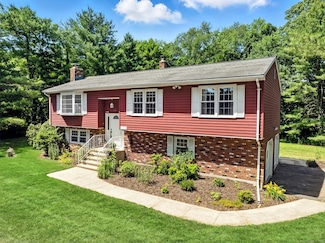 29 Sunnyside Dr, Northford, CT 06472
