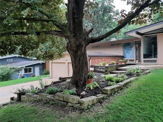 315 30th St SE, Cedar Rapids, IA 52403