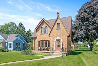 709 N Montgomery St, Port Washington, WI 53074