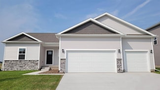 14512 Ironwood Ct, Urbandale, IA 50111