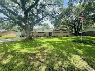 4012 Hillcrest St, Liberty, TX 77575