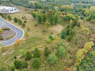 15 Templeton Dr, Oak Brook, IL 60523