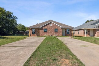 1419 E Robert St, Fort Worth, TX 76104