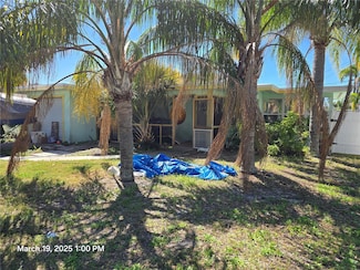 593 Tradewinds Dr, Dunedin, FL 34698