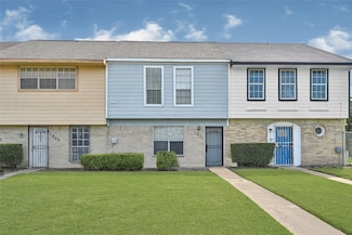 11871 Algonquin Dr, Houston, TX 77089