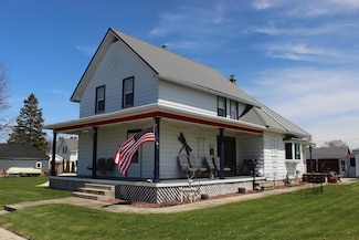 1020 7th St, Algoma, WI 54201