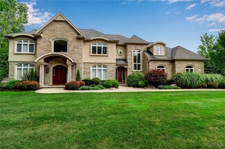 8824 Hearthstone Dr, East Amherst, NY 14051