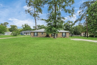 4925 Magnolia Ln, Old River-Winfree, TX 77535