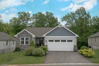 8 Devon Ct, Hardyston, NJ 07419