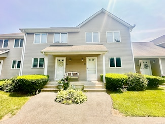 60 Sunrise Cir Unit 60, Newington, CT 06111
