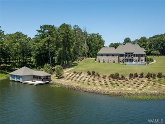 15139 Waters Edge Dr, Northport, AL 35475