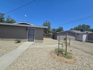 1004 Middlecoff Ave, Modesto, CA 95351