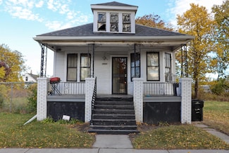 13582 Shields St, HamtraMcK, MI 48212