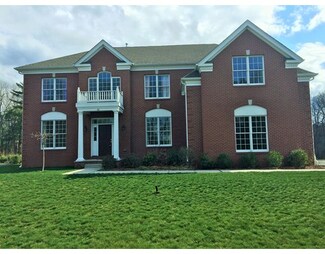 38 Hound Pack Cir, East Walpole, MA 02032