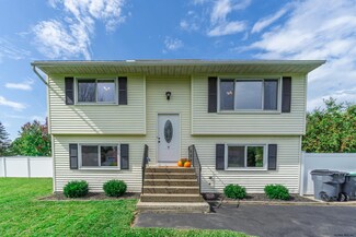 7 Morgan Ln, Waterford, NY 12188