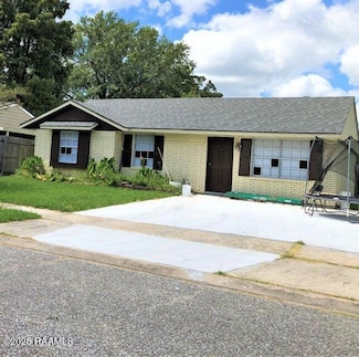 121 Sorority Dr, Lafayette, LA 70506