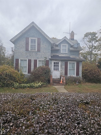 45 Arnold Ave, West Babylon, NY 11704