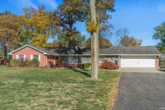 826 Orlando Dr, Fort Wayne, IN 46825
