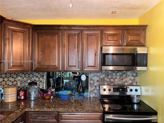 301 Cambridge Rd Unit 302, Hollywood, FL 33024