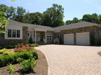 38 Taylor St, Needham Heights, MA 02494