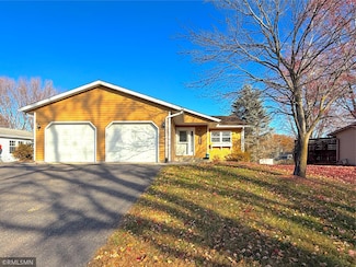 210 Knollwood St W, Annandale, MN 55302